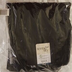 (M) Terra & Sky Women's Plus Size High Rise Capri Jeggings(Black) Size 4X-28W-30